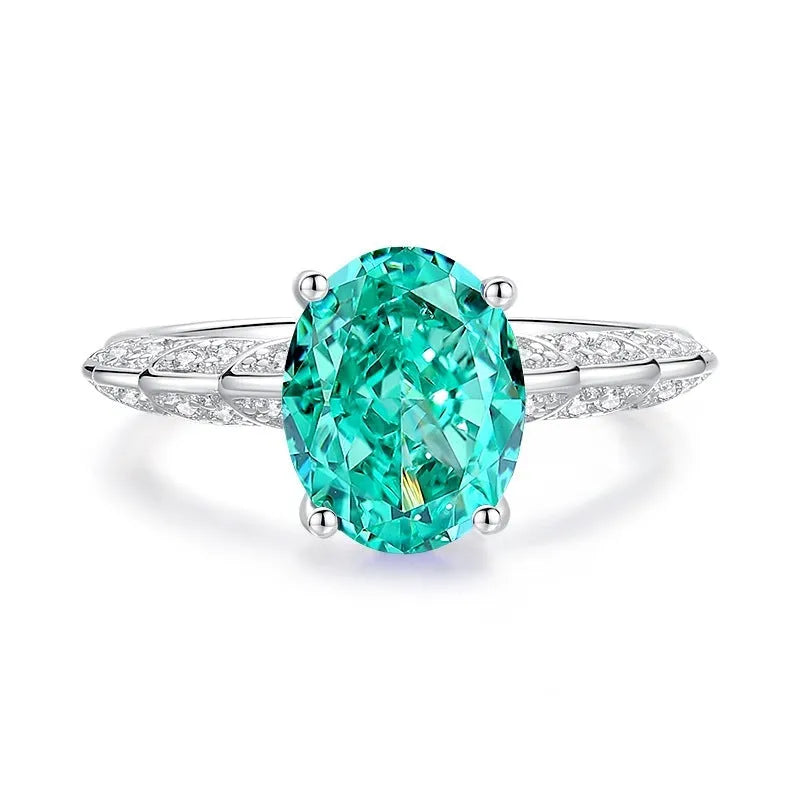 S925 silver emerald ring for women with a geometric design and an inlaid high carbon diamond centre stone.