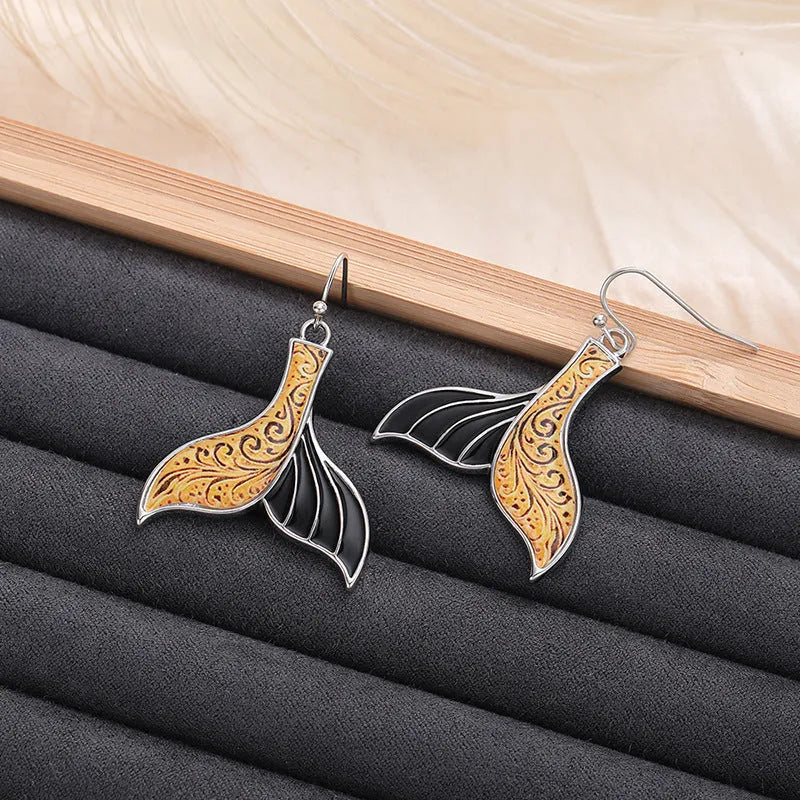 Women's retro style fishtail earrings with whale design in white gold colour