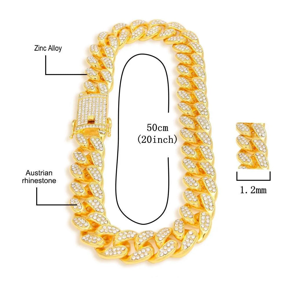 Roman grain graduation quartz watch set with square dial, diamond studs and black mesh band