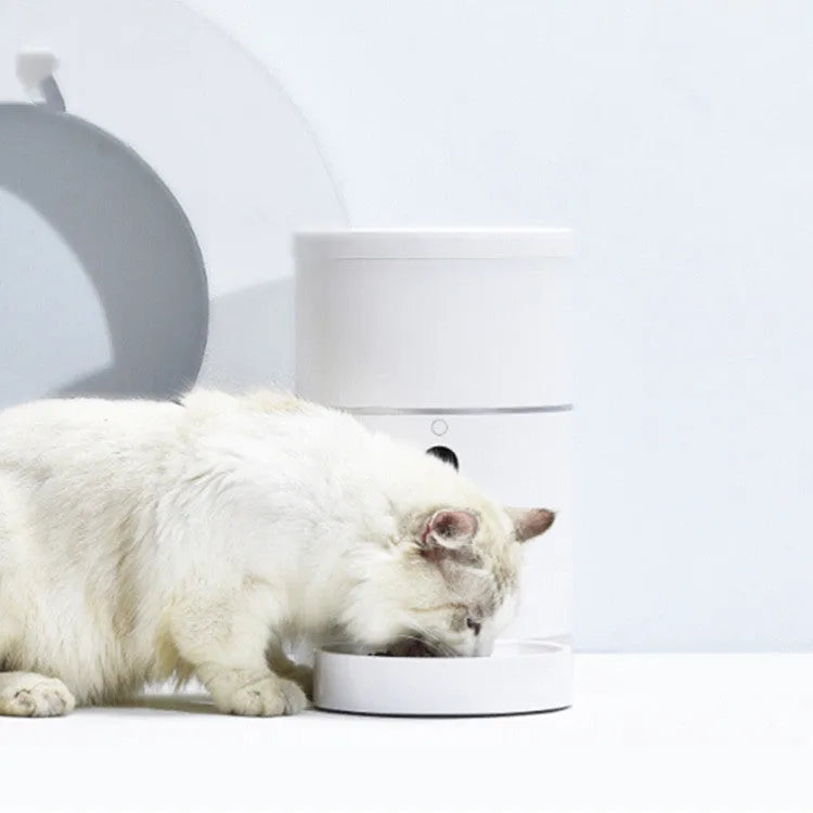 White automatic pet feeder with 1080P camera, 4L capacity, detachable food plate, and desiccant box