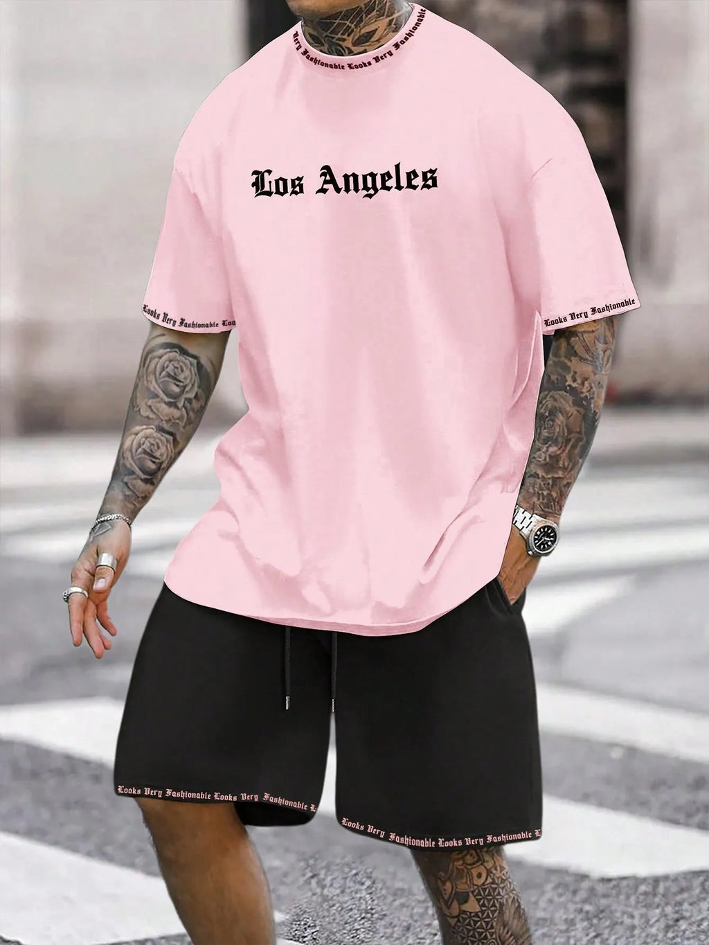 Sports style short-sleeved top and shorts suit in a quick-drying fabric on a mannequin.