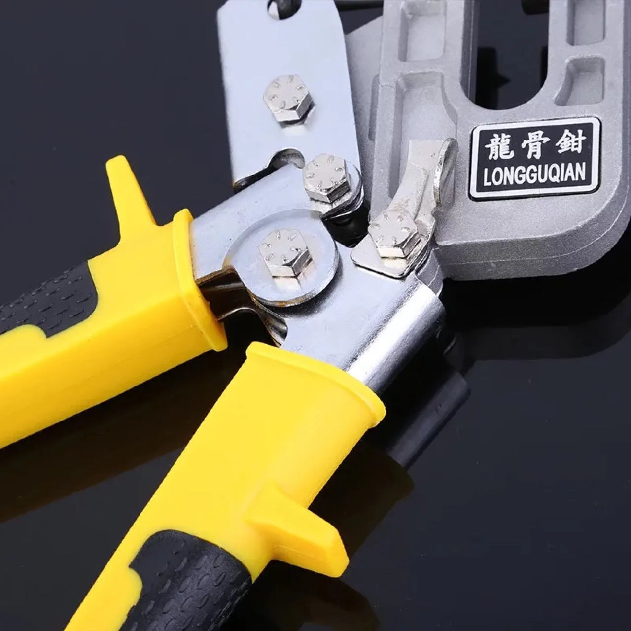 One-handed light steel keel pliers with yellow handle and 300 cm blade for ceiling fixing