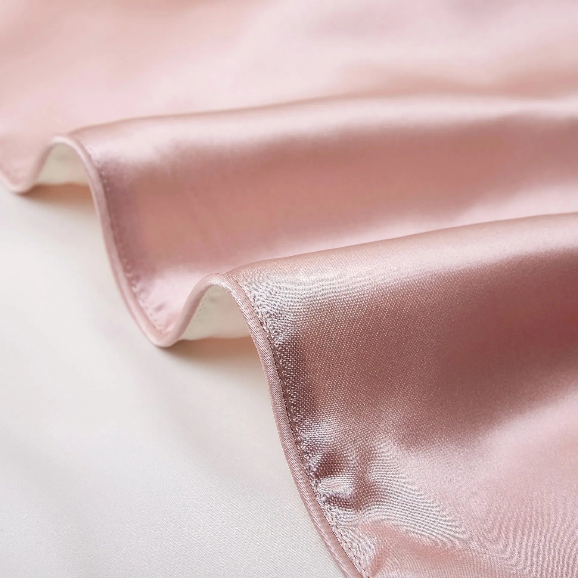 Single mulberry silk pillowcase in palace luxury style, size 48cm by 74cm.