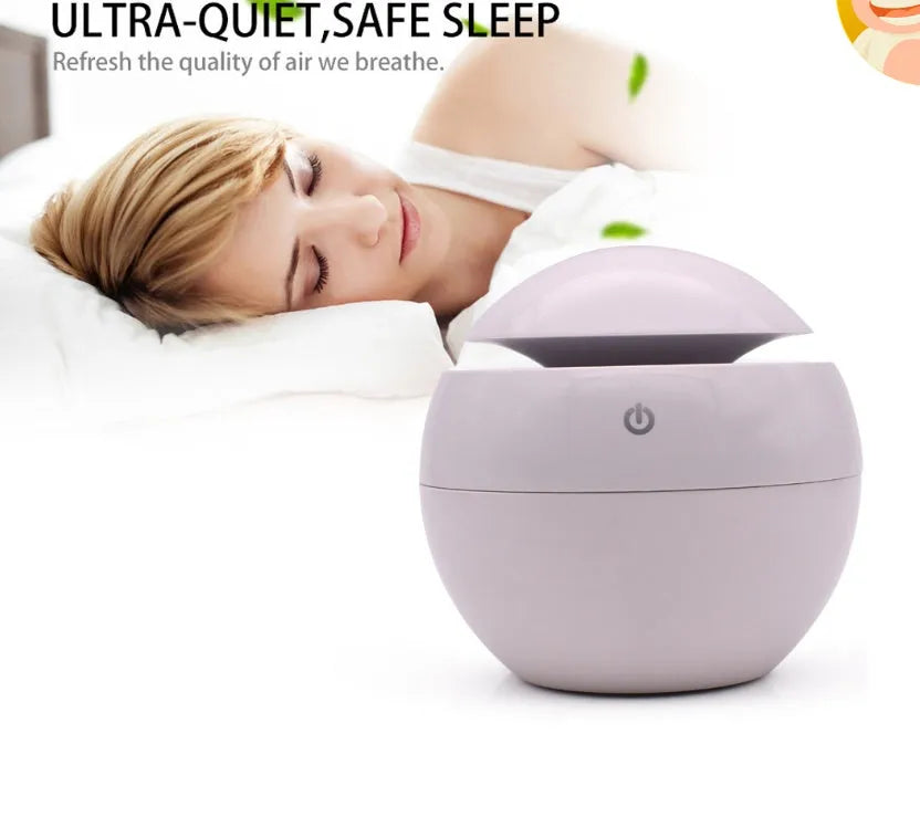 Mini USB ultrasonic atomiser humidifier 130ml ABS plastic in white colour on desk