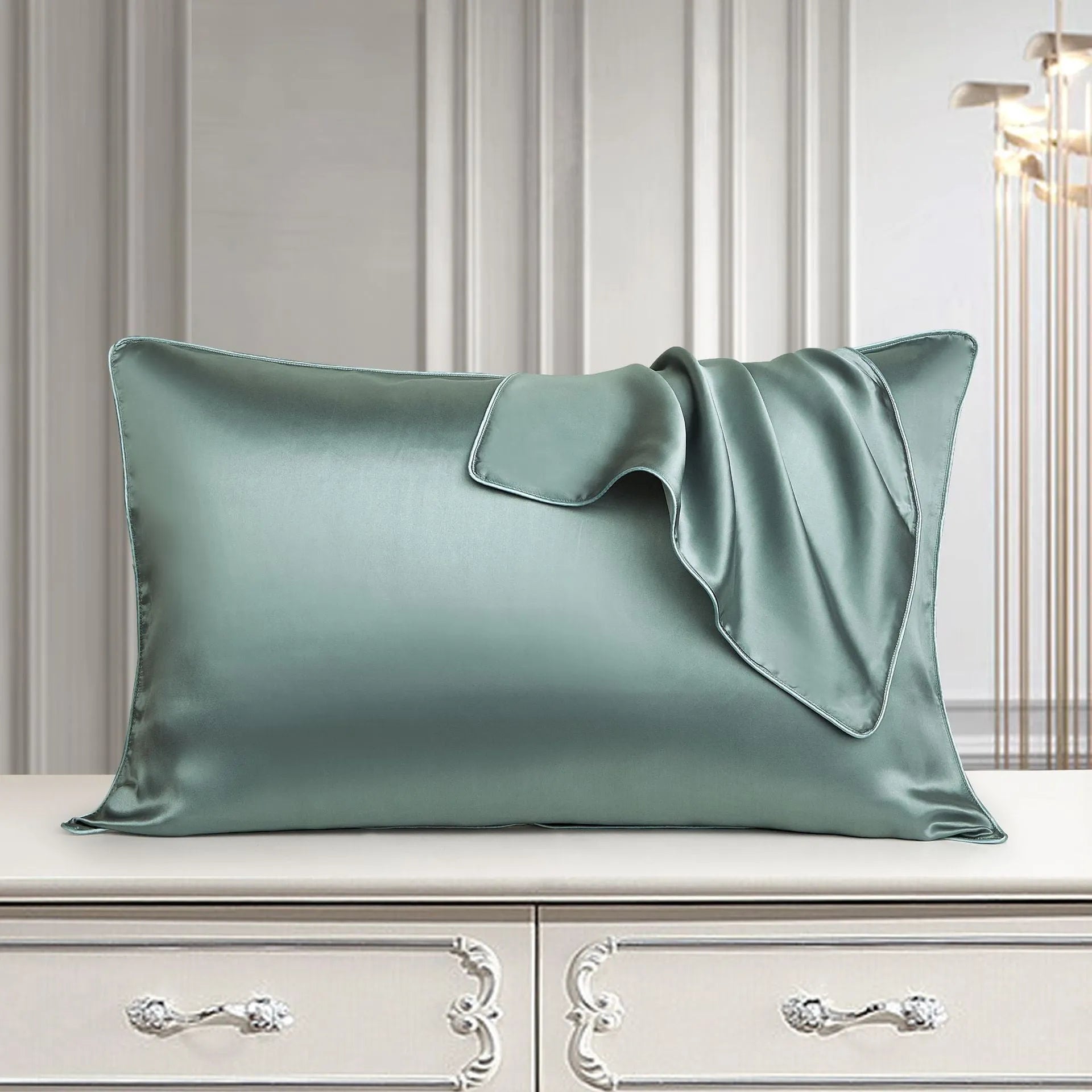 Single mulberry silk pillowcase in palace luxury style, size 48cm by 74cm.