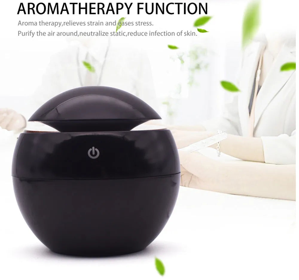 Mini USB ultrasonic atomiser humidifier 130ml ABS plastic in white colour on desk