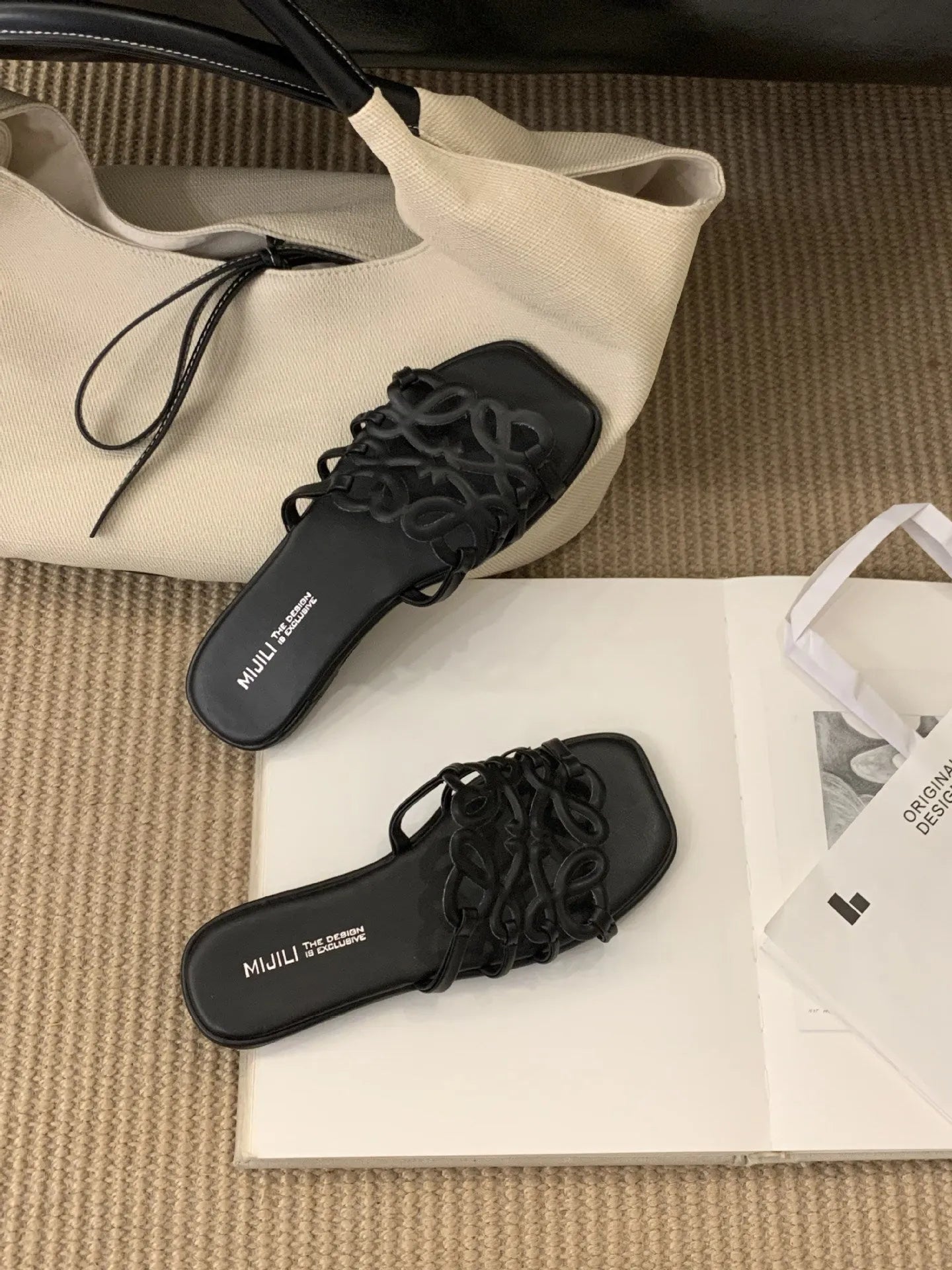 Summer Roman style hollow-out slippers for women, flat beach sandals in solid colours, viscose upper, microfiber lining