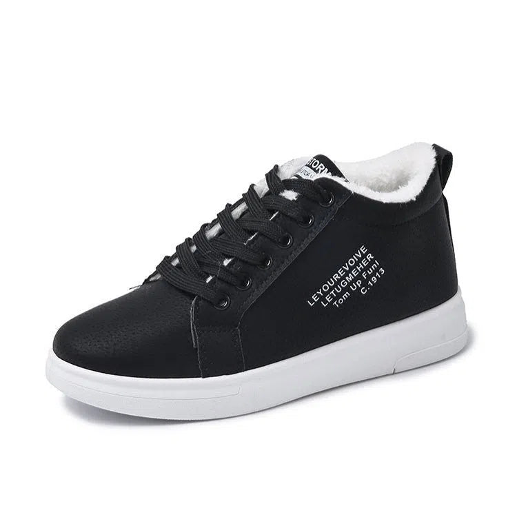 Women's flat sneakers in black, round toe, front lacing, rubber sole, size 35-40