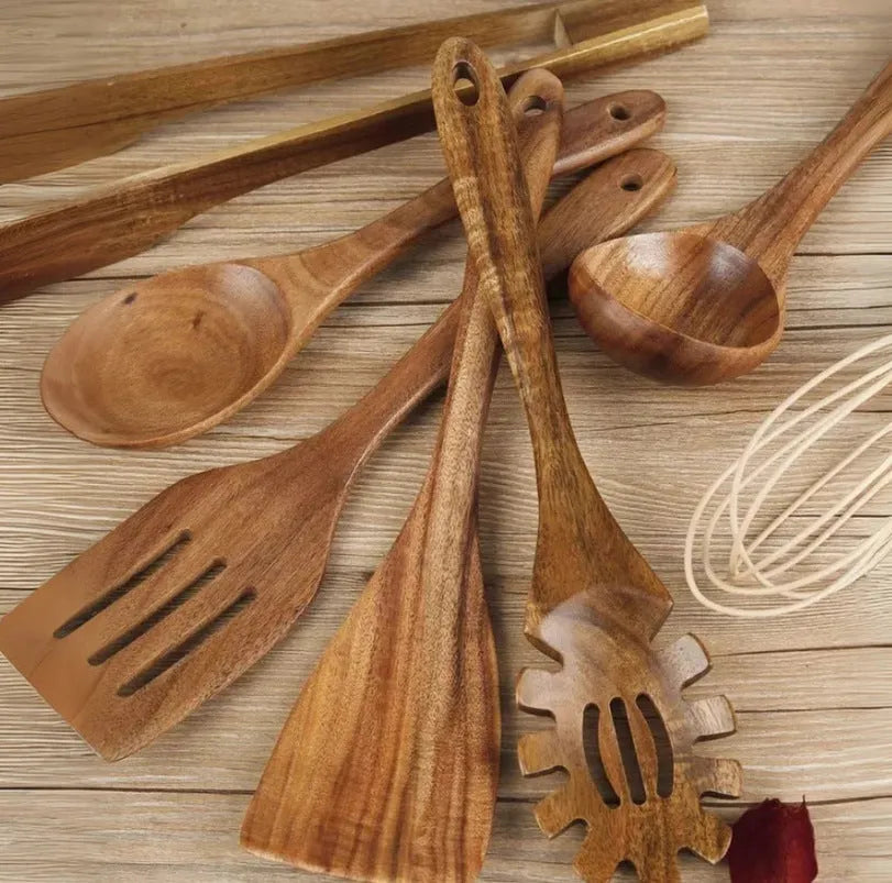 Seven wooden spoon shovels with anti-slip handles for non-stick pan cooking