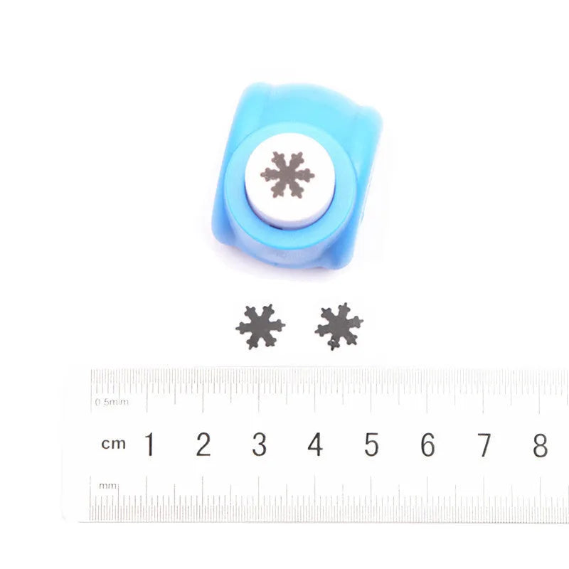 Plastic student stationery embossing device 3x2.5x3cm with decorative pattern