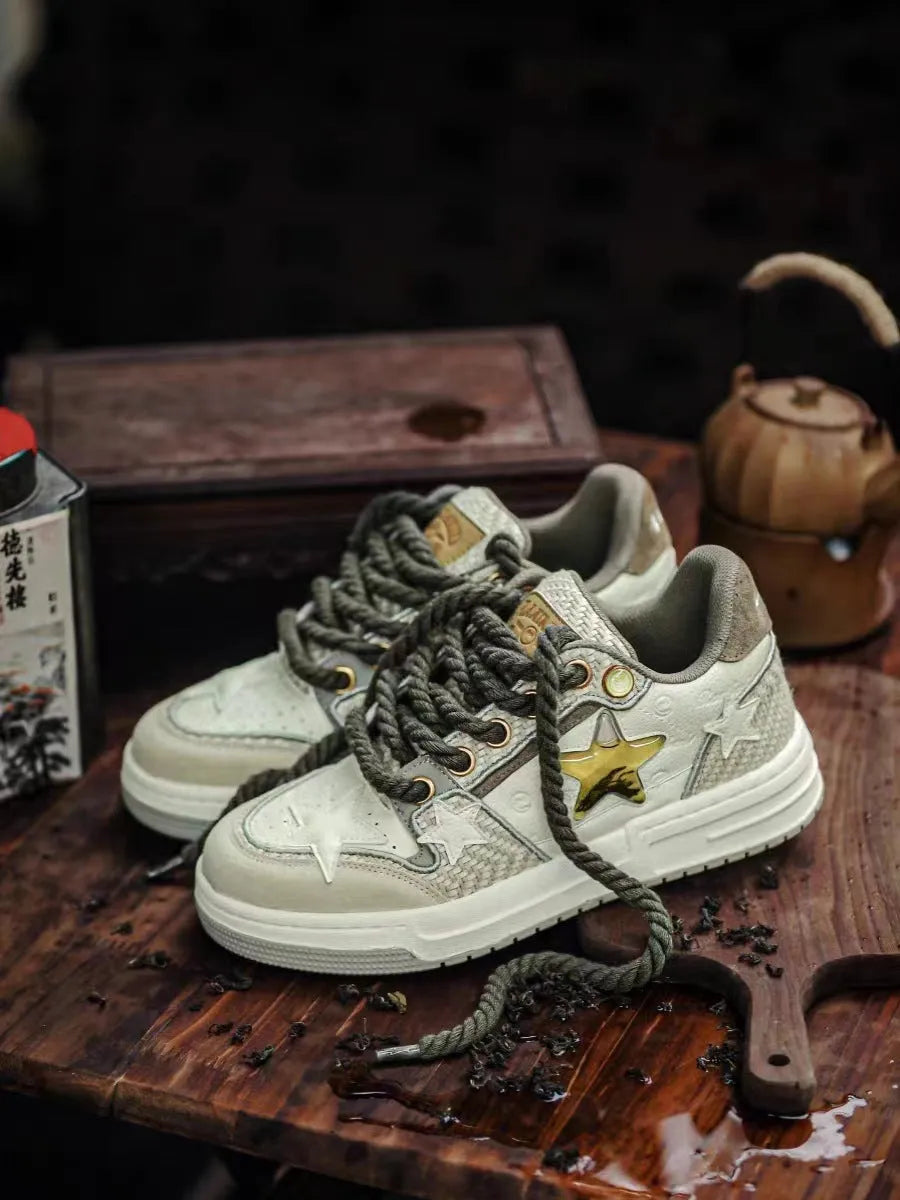 Cowhide leather platform running shoes with round toe and front lace-up in West Lake dragon well tea colour