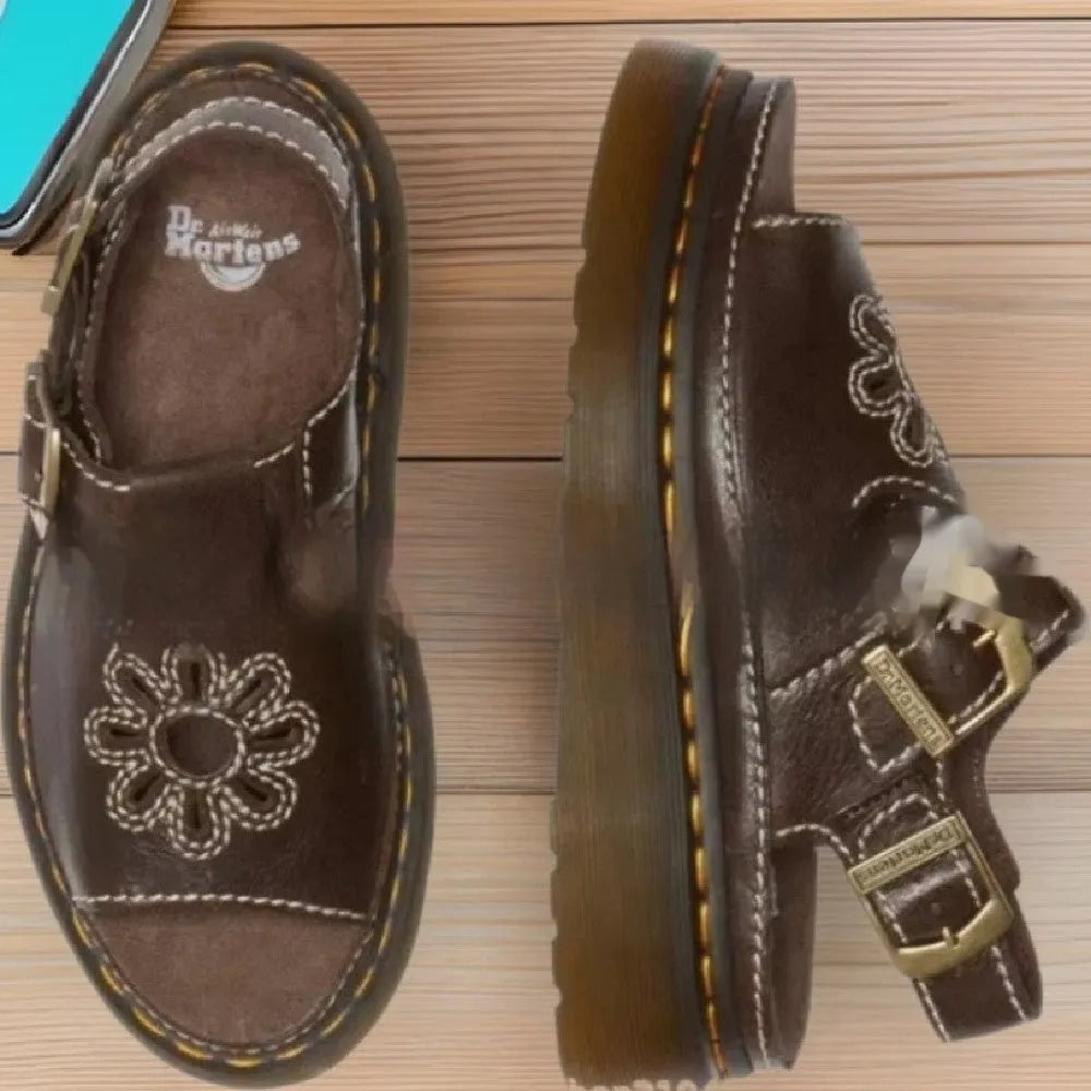 Men's black embroidered flower pattern beach sandals with flat heel and PU upper material.