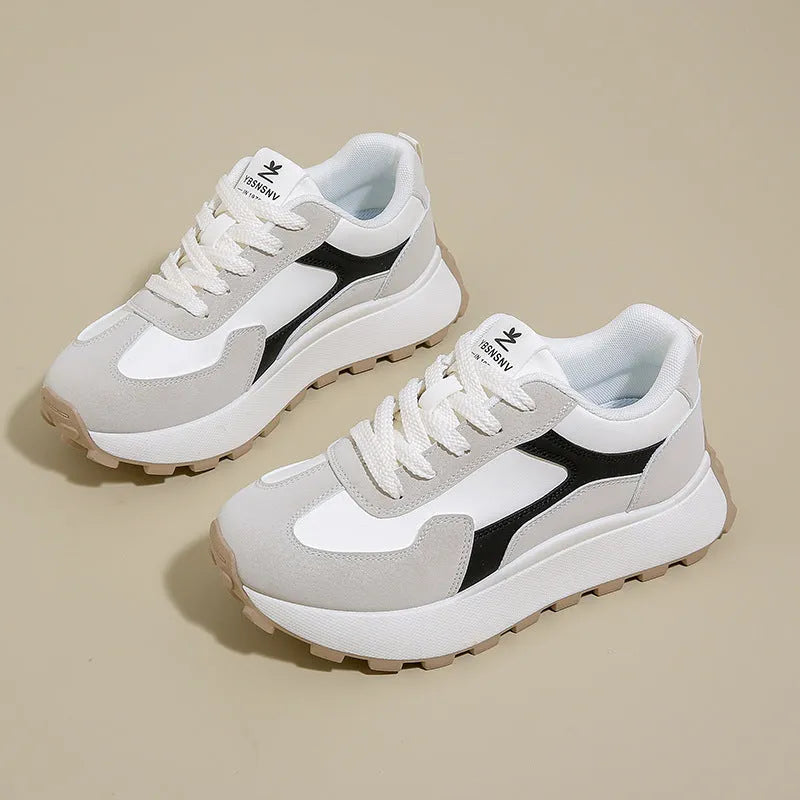 Women's low-top platform sports shoes in card black, with a flat rubber sole and front lace-up design.