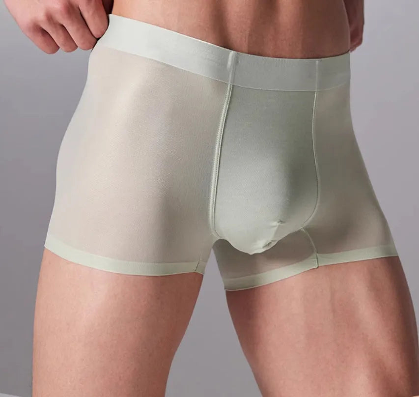 Men's antibacterial seamless fitness shorts in four colour options with lightweight construction for sports wear