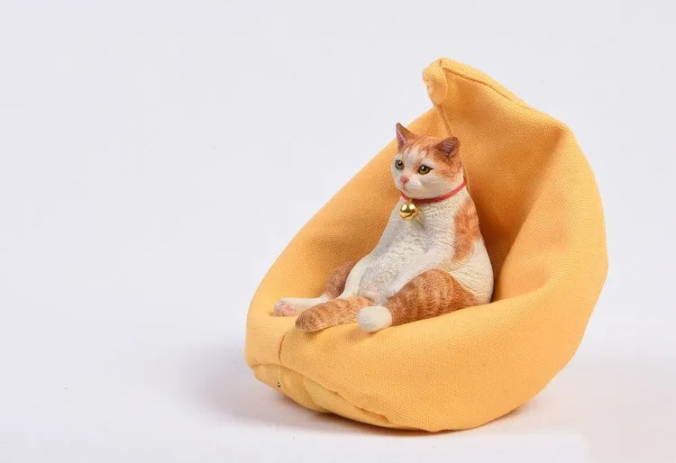 1:6 scale cat ornament on sofa for car dashboard decoration