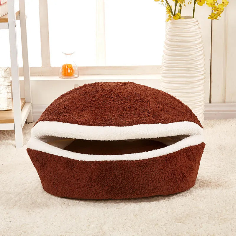 Removable hamburger-style pet nest in beige with zipper closure, size M 45x35 cm, fibre and PP cotton construction
