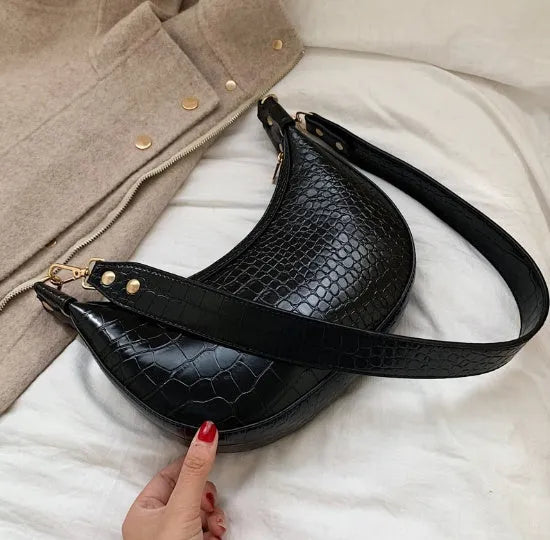 Retro crossbody bag for women in PU leather with 24cm top width, black colour, compact design