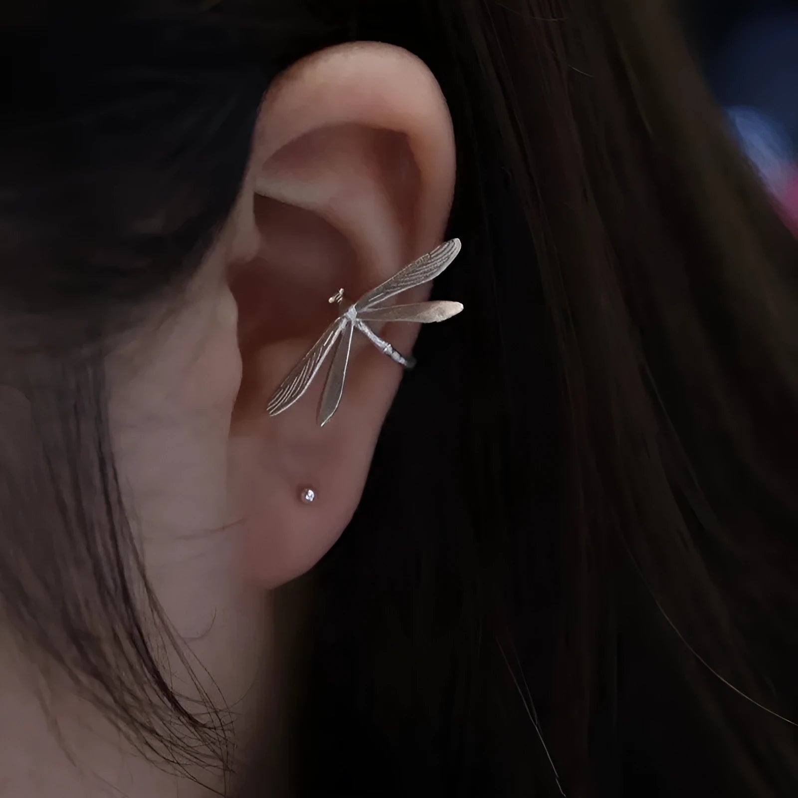Yunyun straight dragonfly ear clip in silver finish with geometric triangle design