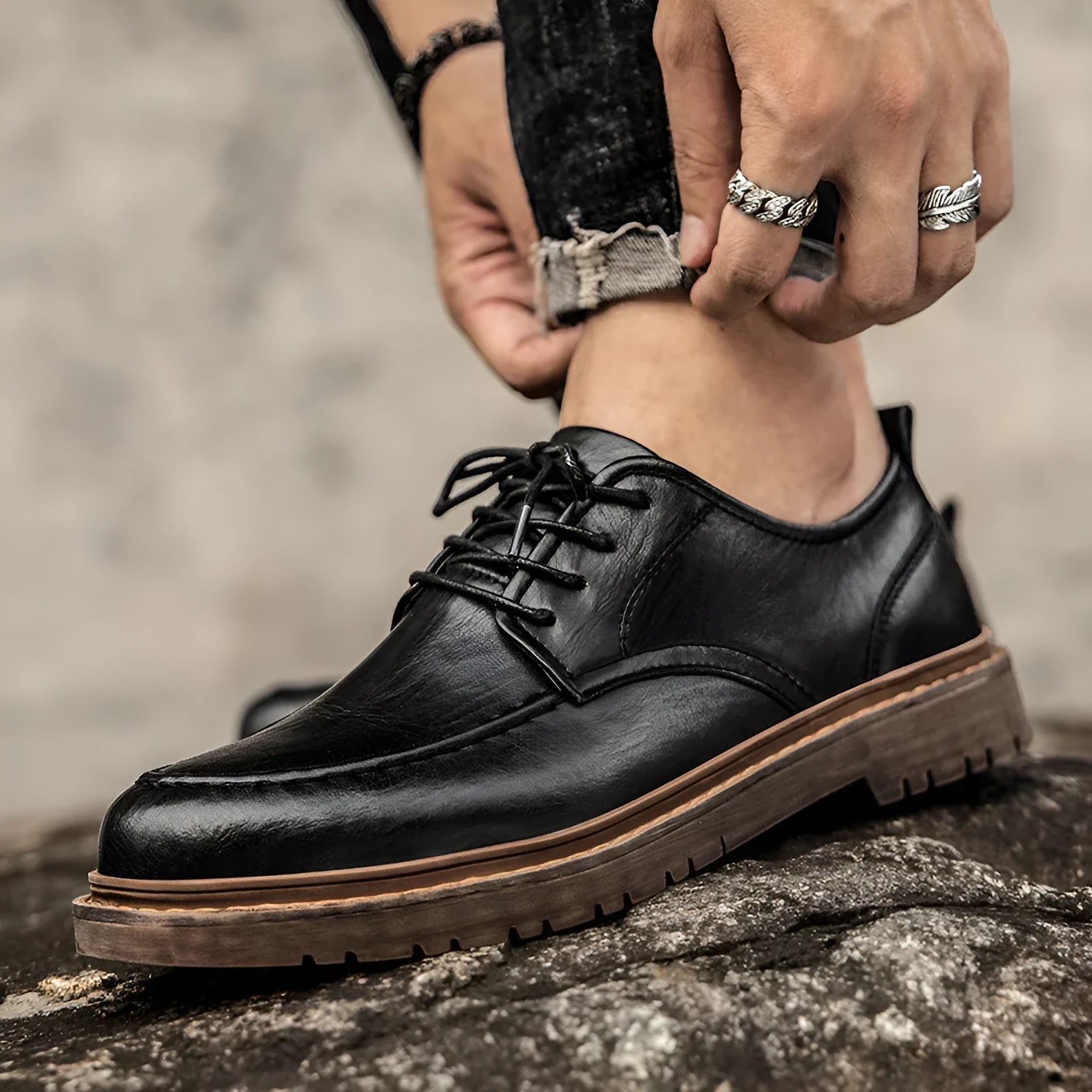 British casual leather shoes with round toe, two-layer cowhide upper and flat rubber sole