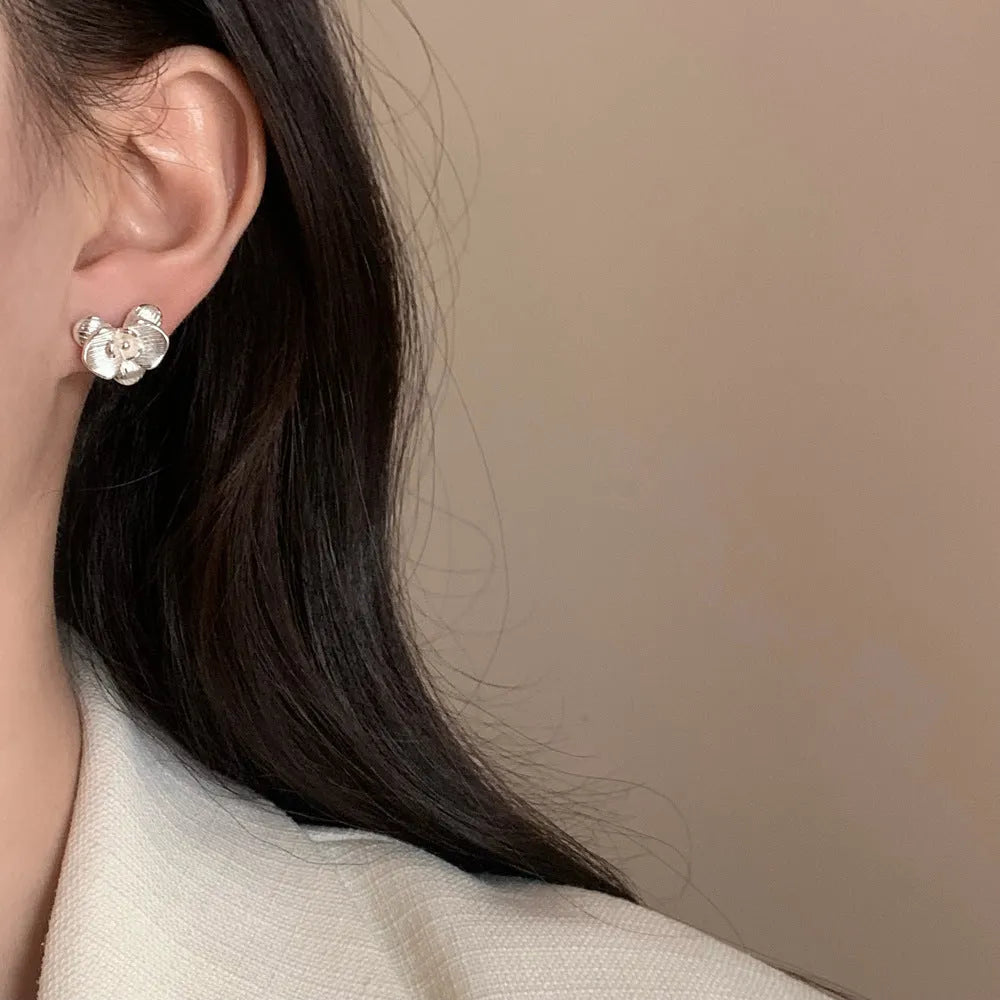 Retro flower earrings for women in gold and silver colours with petal detail