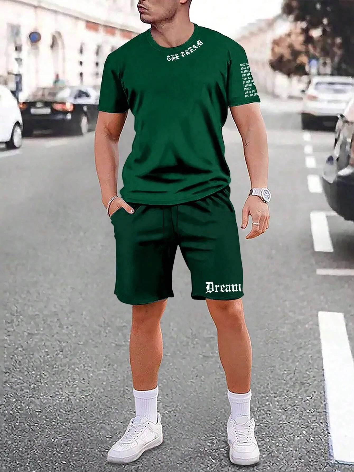 Sports style short-sleeved top and shorts suit in a quick-drying fabric on a mannequin.