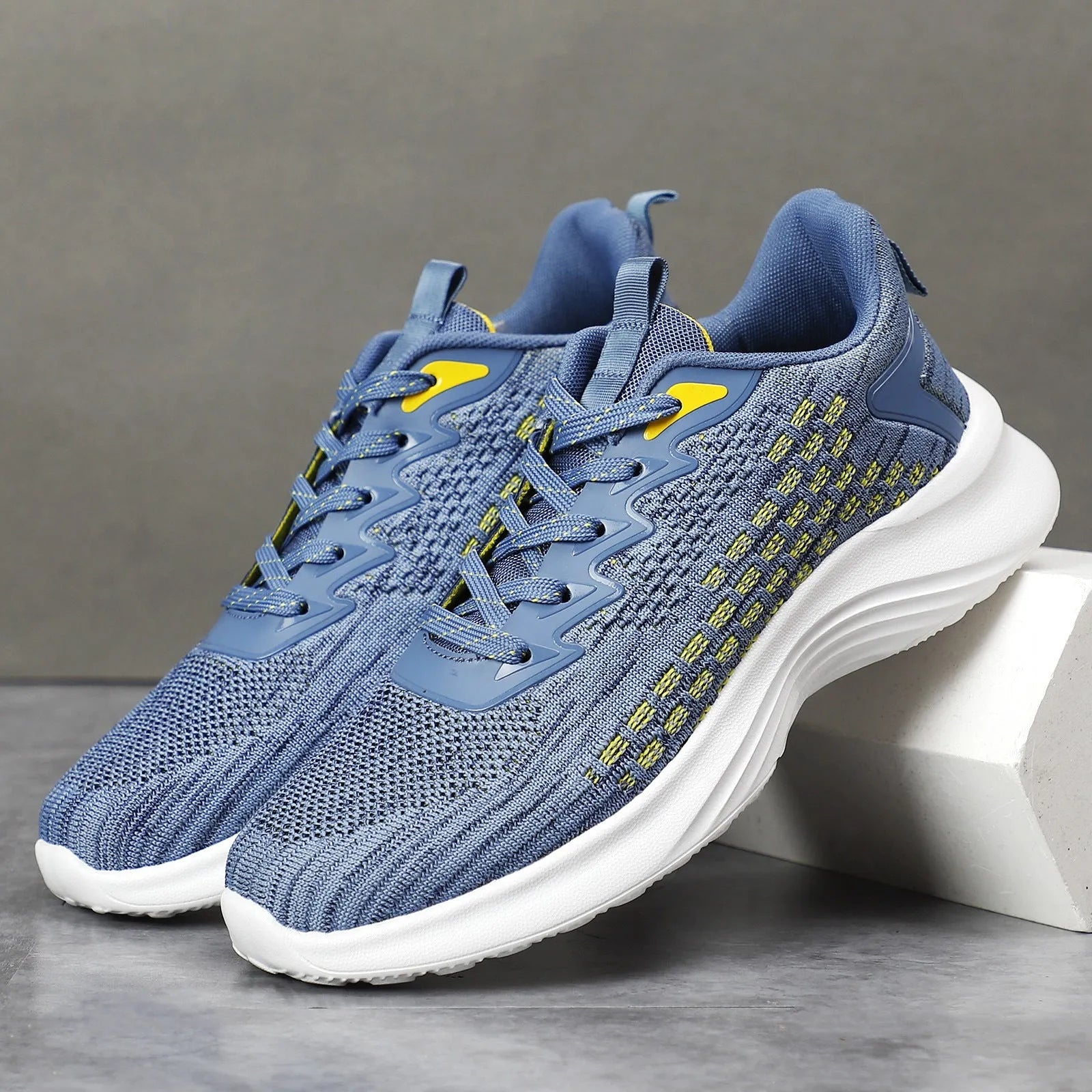 Women's lavender purple Flyknit running shoes with mesh upper and EVA sole for athletic use