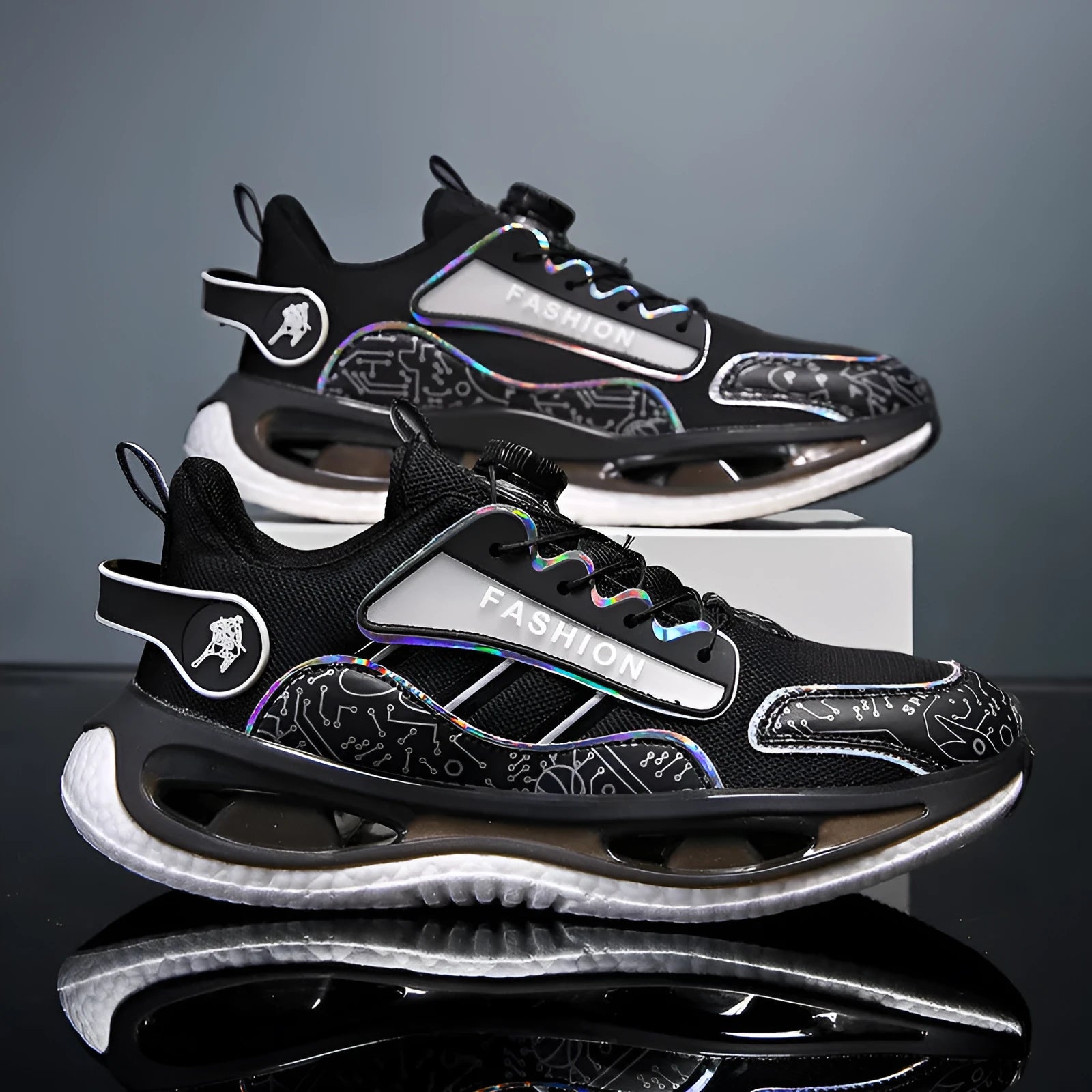 Men's low-top mesh running shoes in black with elastic band and round toe.