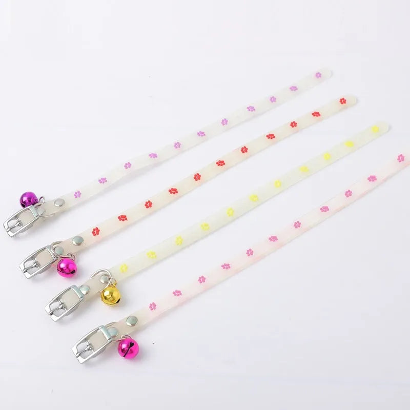 Adjustable luminous cat collar with silicone strap and metal bell in decorative pattern