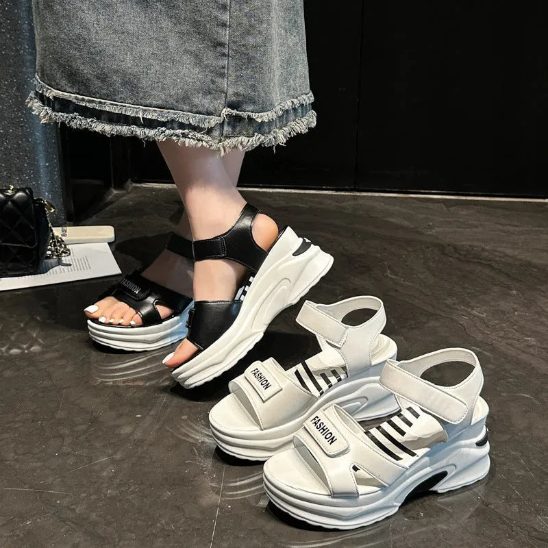 Small Muffin platform sports beach shoes with Velcro fastening, PU upper, round toe, available in creamy-white and black