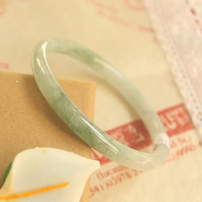 Green jade adjustable student bracelet with geometric 10mm width and traditional Chinese style