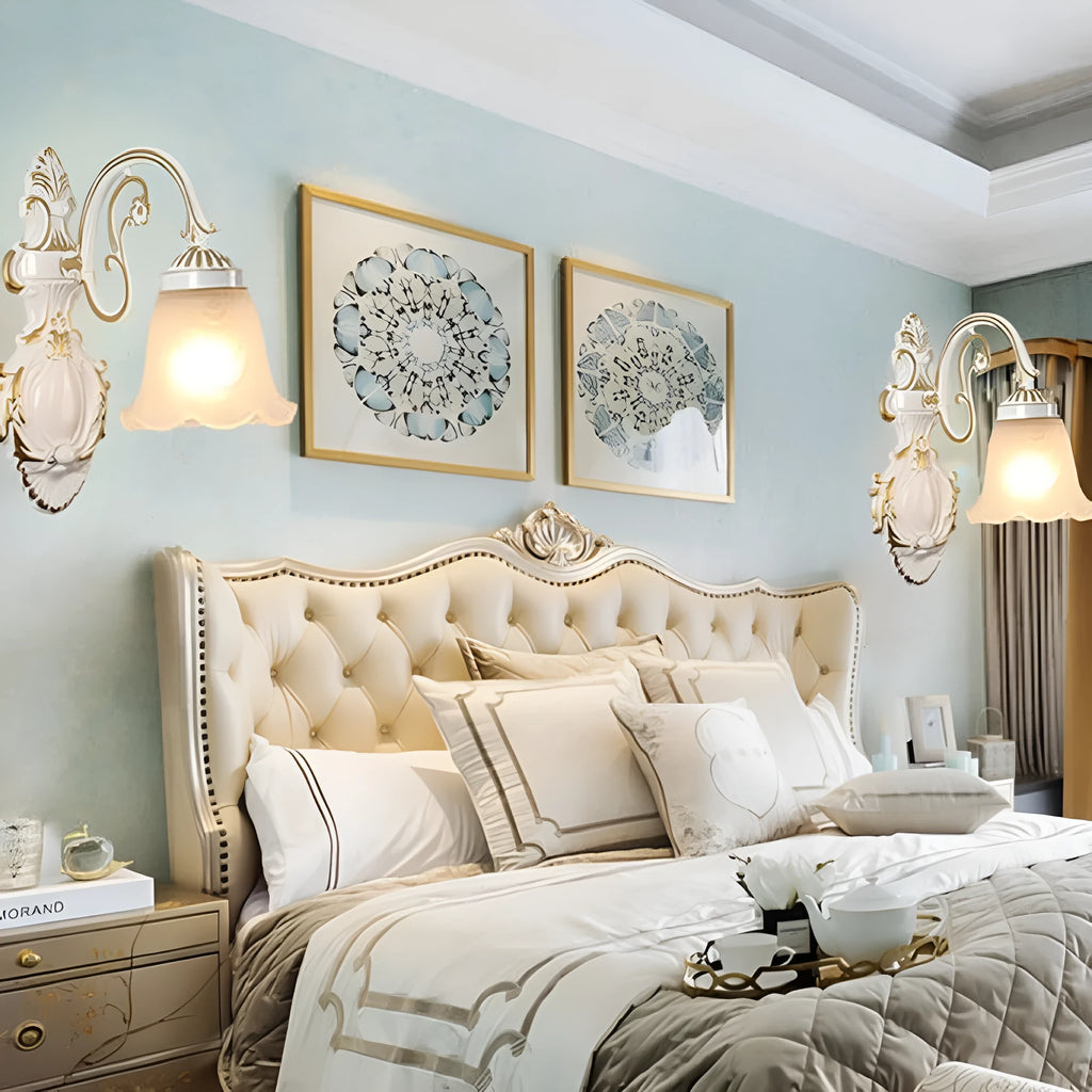 European-style American wall lamp with zinc alloy body and glass lampshade, black double head, mounted on wall in corridor