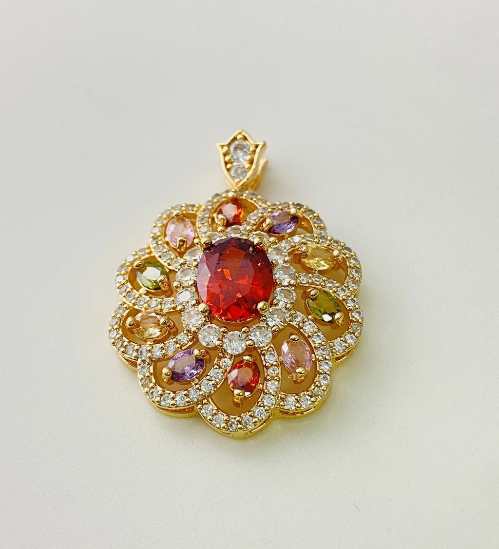 Women's zircon flower pendant necklace in gold, champagne gold or platinum colour with electroplated finish