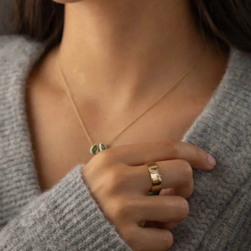 Gold electroplated women's ring with zircon stone, available in sizes 6 to 10