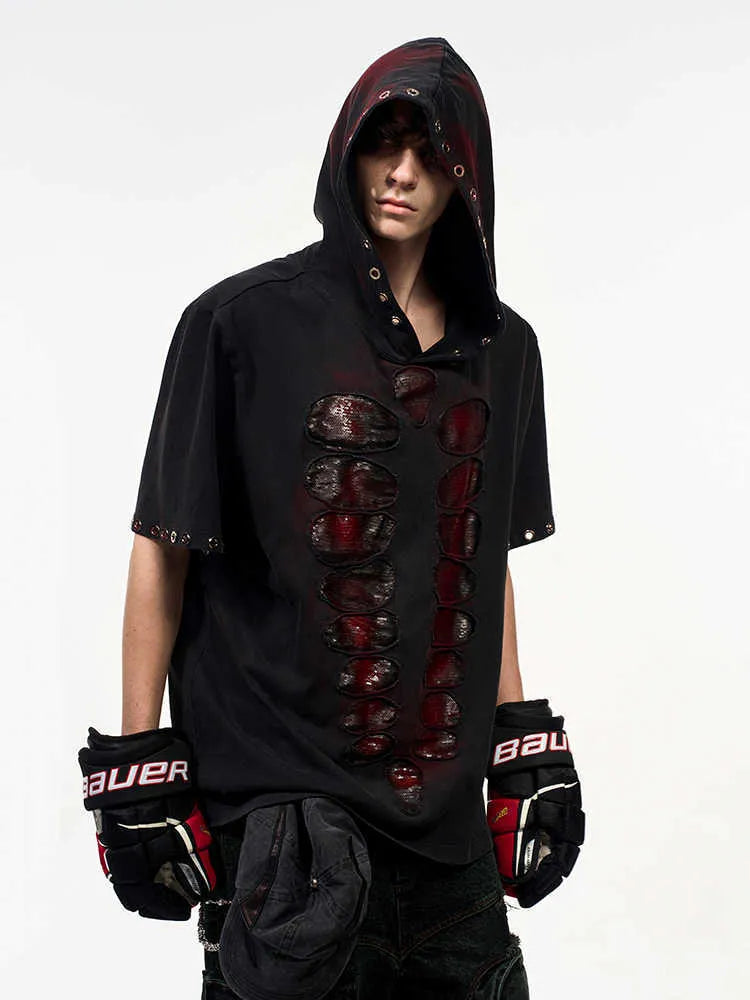 Black men's hooded T-shirt with short sleeves and sequin decoration.