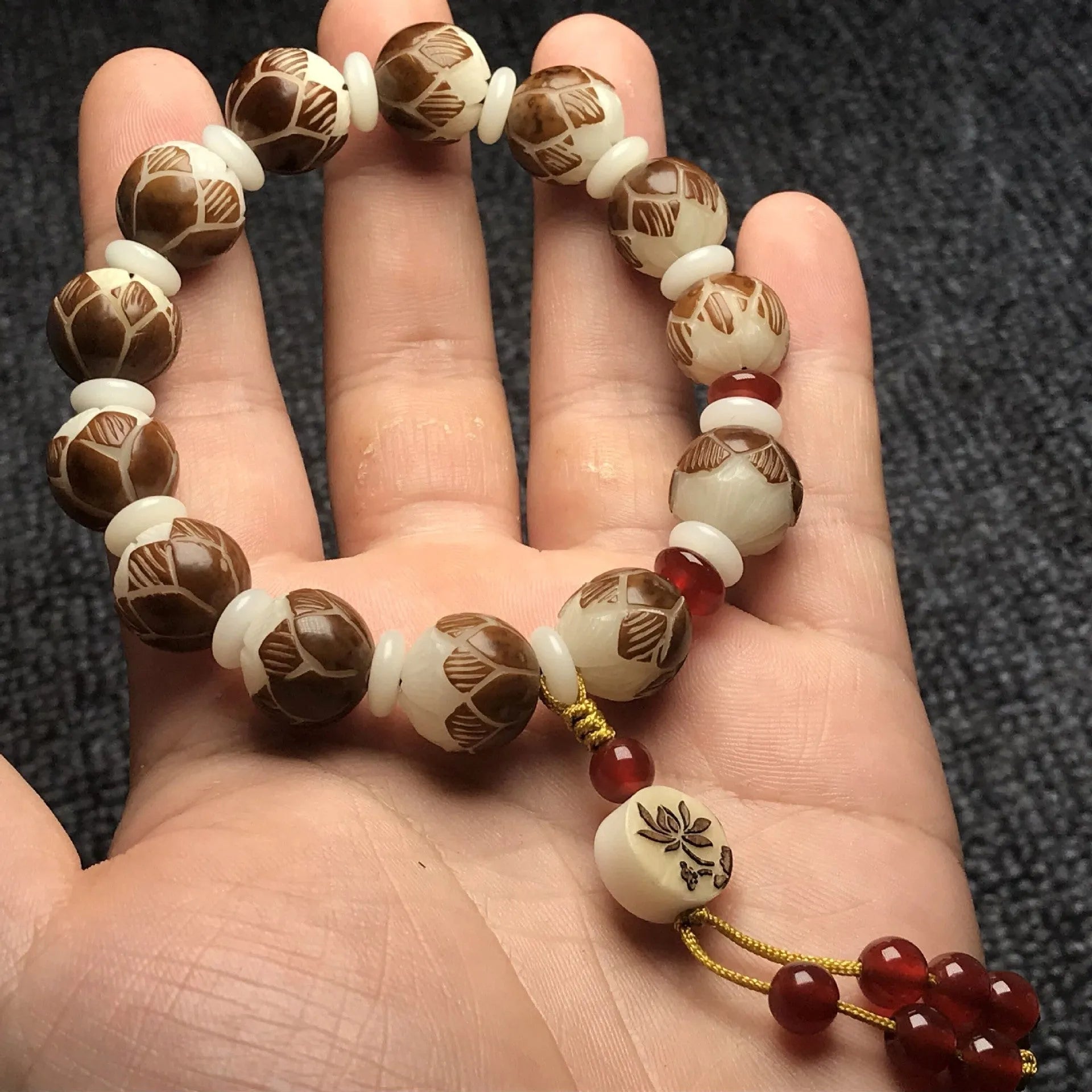 White jade bodhi root carved lotus bracelet in lotus ten thousand words style unisex national style