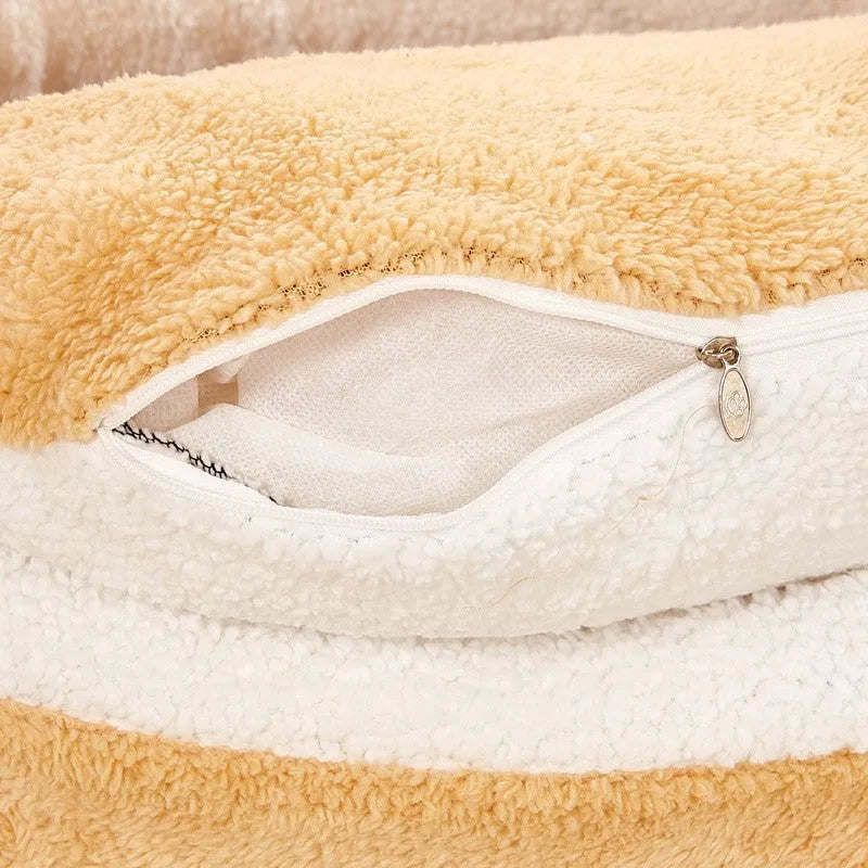 Removable hamburger-style pet nest in beige with zipper closure, size M 45x35 cm, fibre and PP cotton construction
