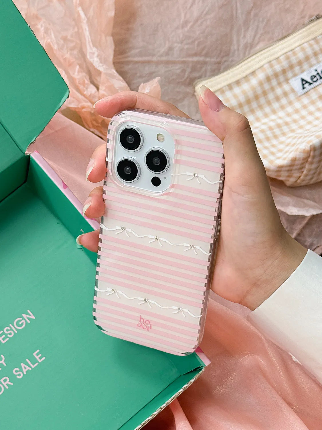 Drop-resistant TPU protective phone case for iPhone, pink crystal colour, polaroid design element