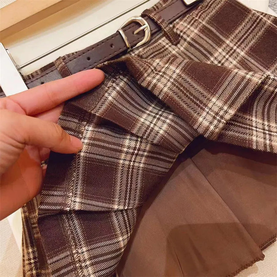 Children's plaid pleated skirt in A-line style with cotton-blend fabric