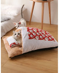 Kimpets closed cat litter tray with removable cushion in red, size L