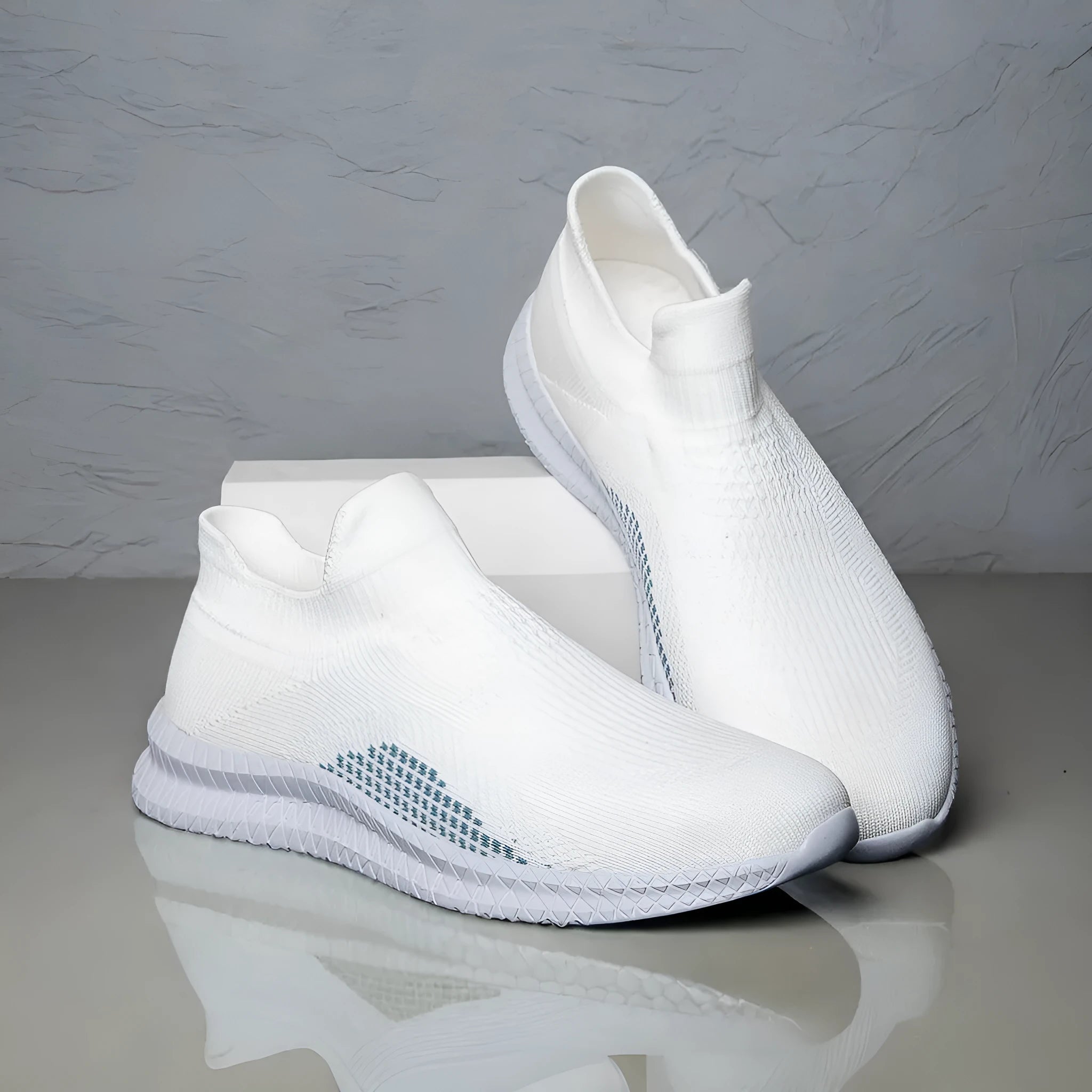 Popcorn Flyknit low-top casual sneaker in solid colour with round toe and fabric upper.