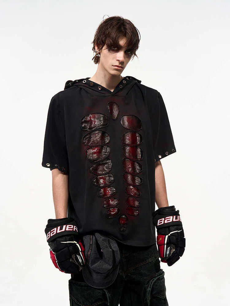 Black men's hooded T-shirt with short sleeves and sequin decoration.