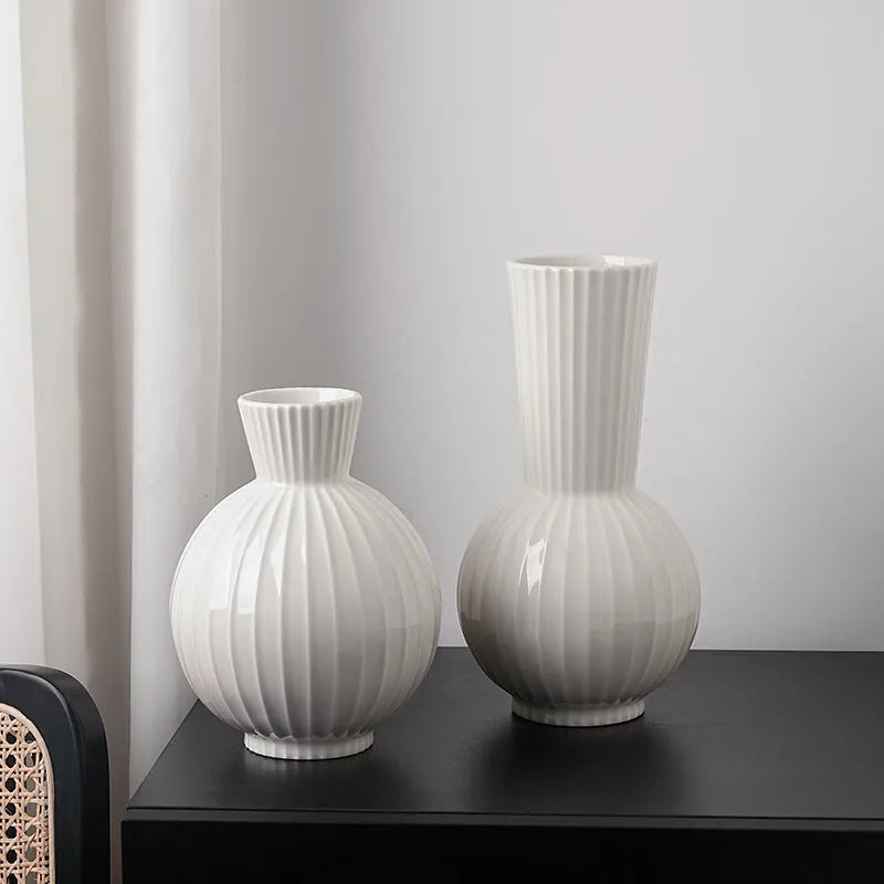 White ceramic ball striped vase with American country styling for table centrepiece decoration
