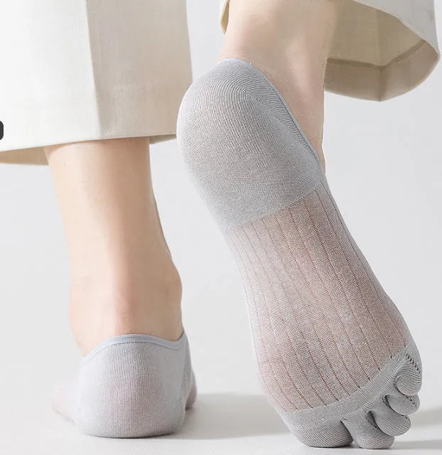 Modal five-finger boat socks in black, showing ultra-thin invisible design for low-cut shoes.