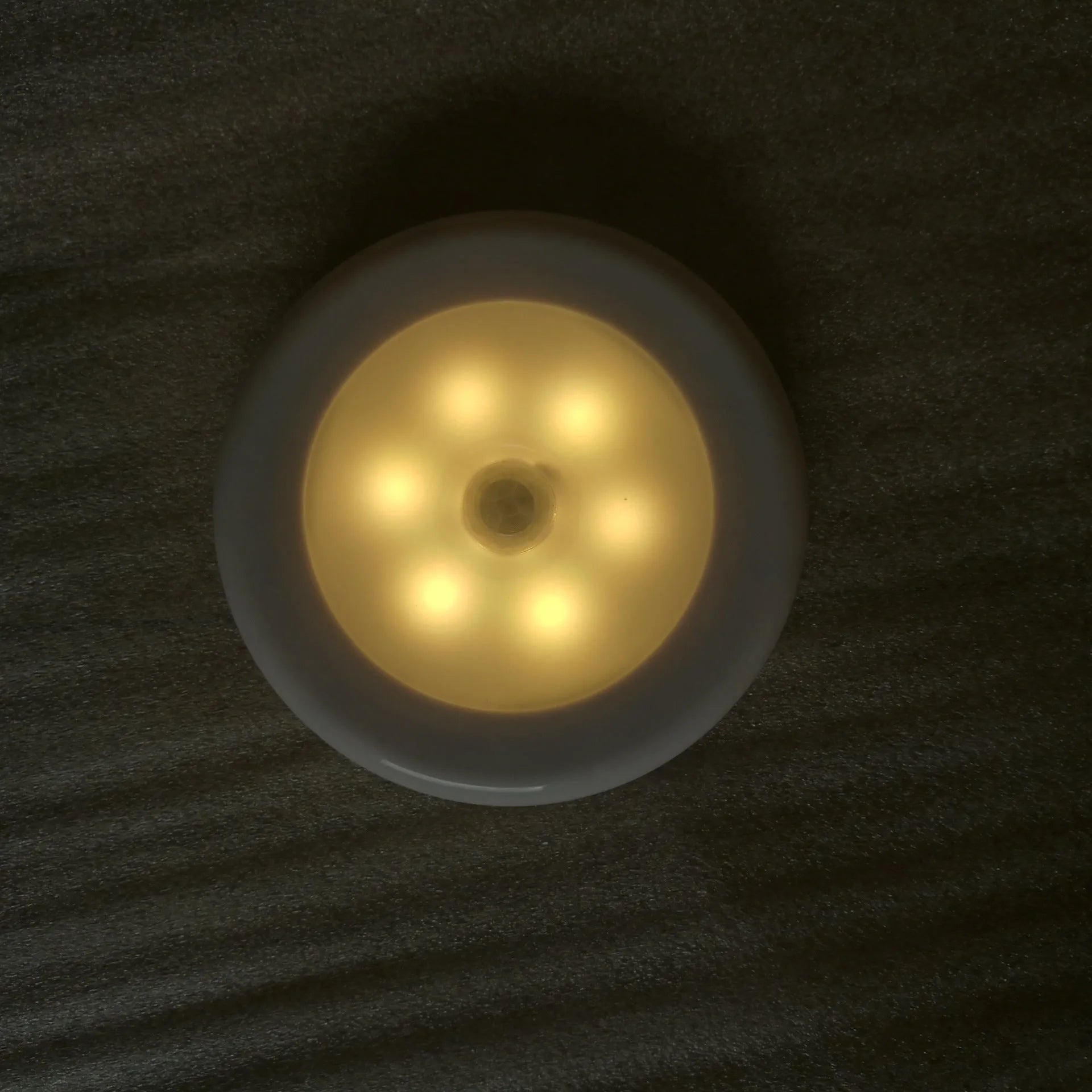 6LED motion sensor night light with strong magnetic base and adhesive pad for cabinet or ceiling mounting