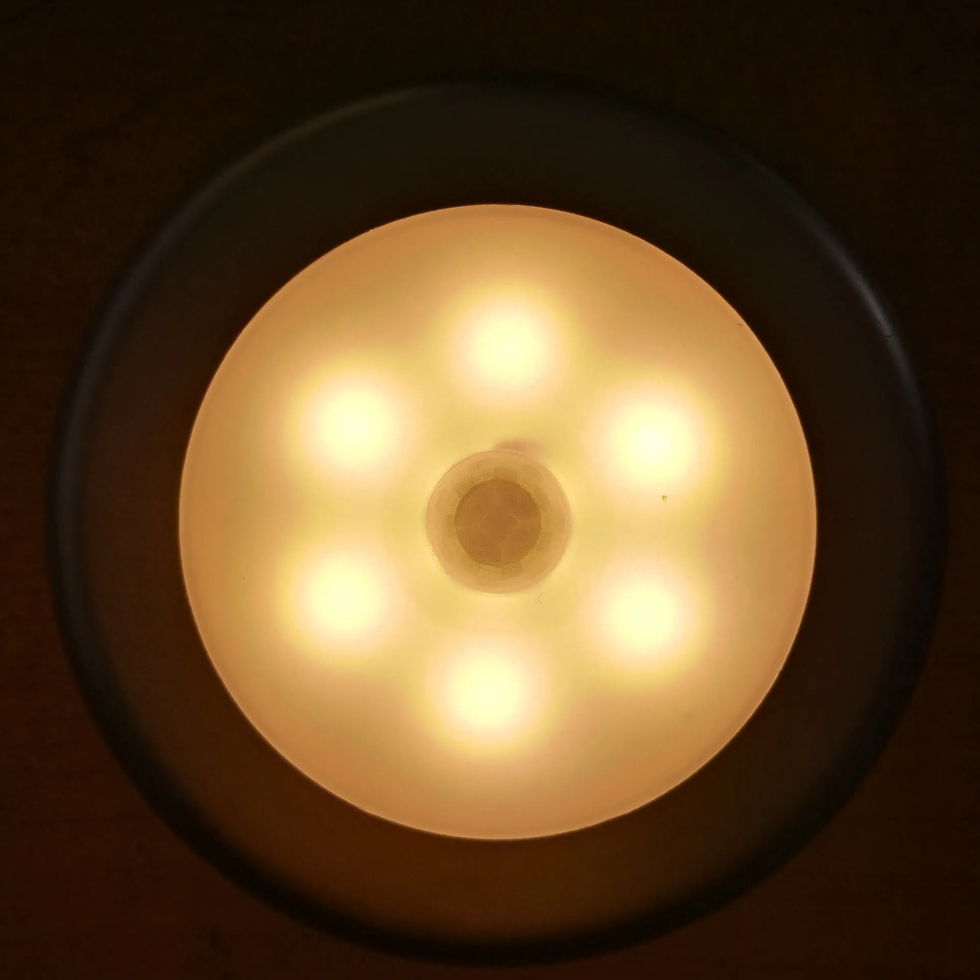 6LED motion sensor night light with strong magnetic base and adhesive pad for cabinet or ceiling mounting