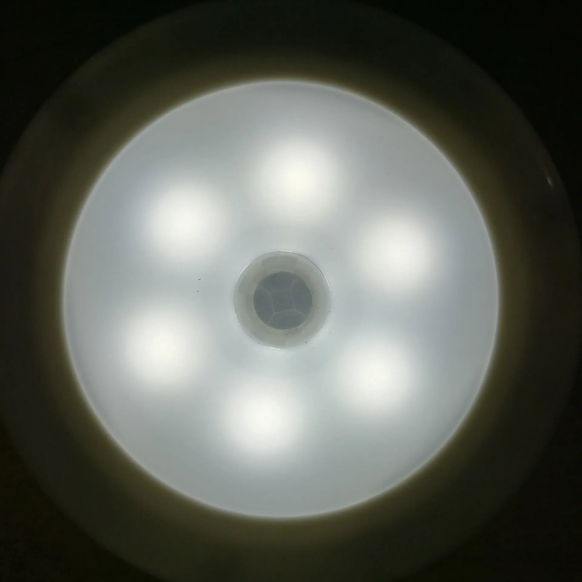 6LED motion sensor night light with strong magnetic base and adhesive pad for cabinet or ceiling mounting