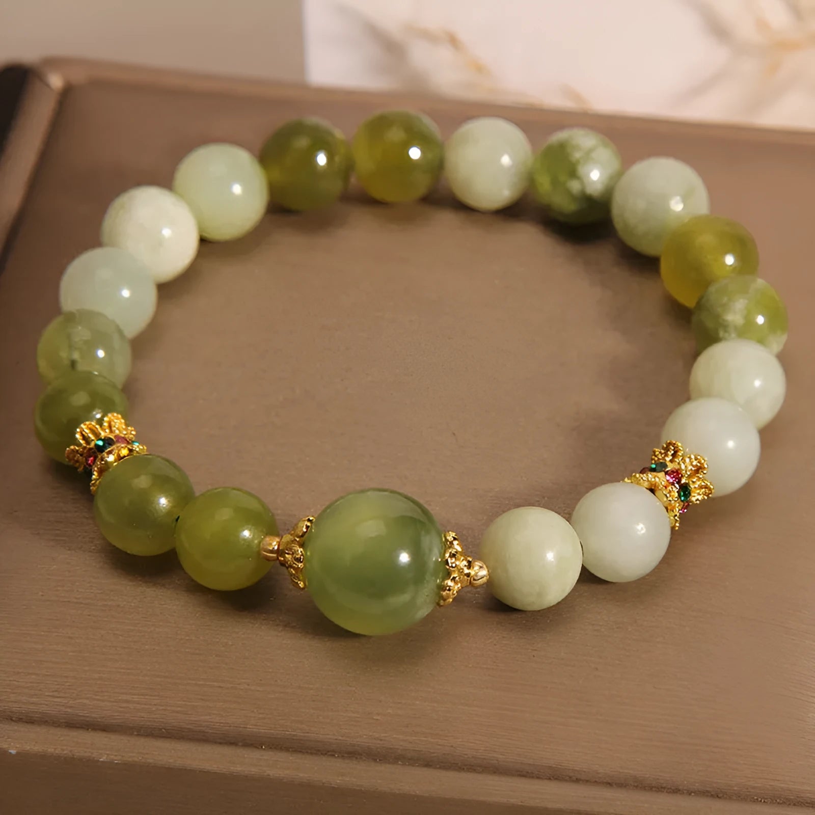 Xiuyan jade green women's bracelet in an original light luxury Mori style design.