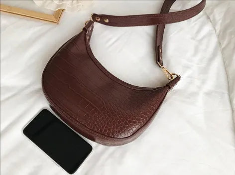 Retro crossbody bag for women in PU leather with 24cm top width, black colour, compact design