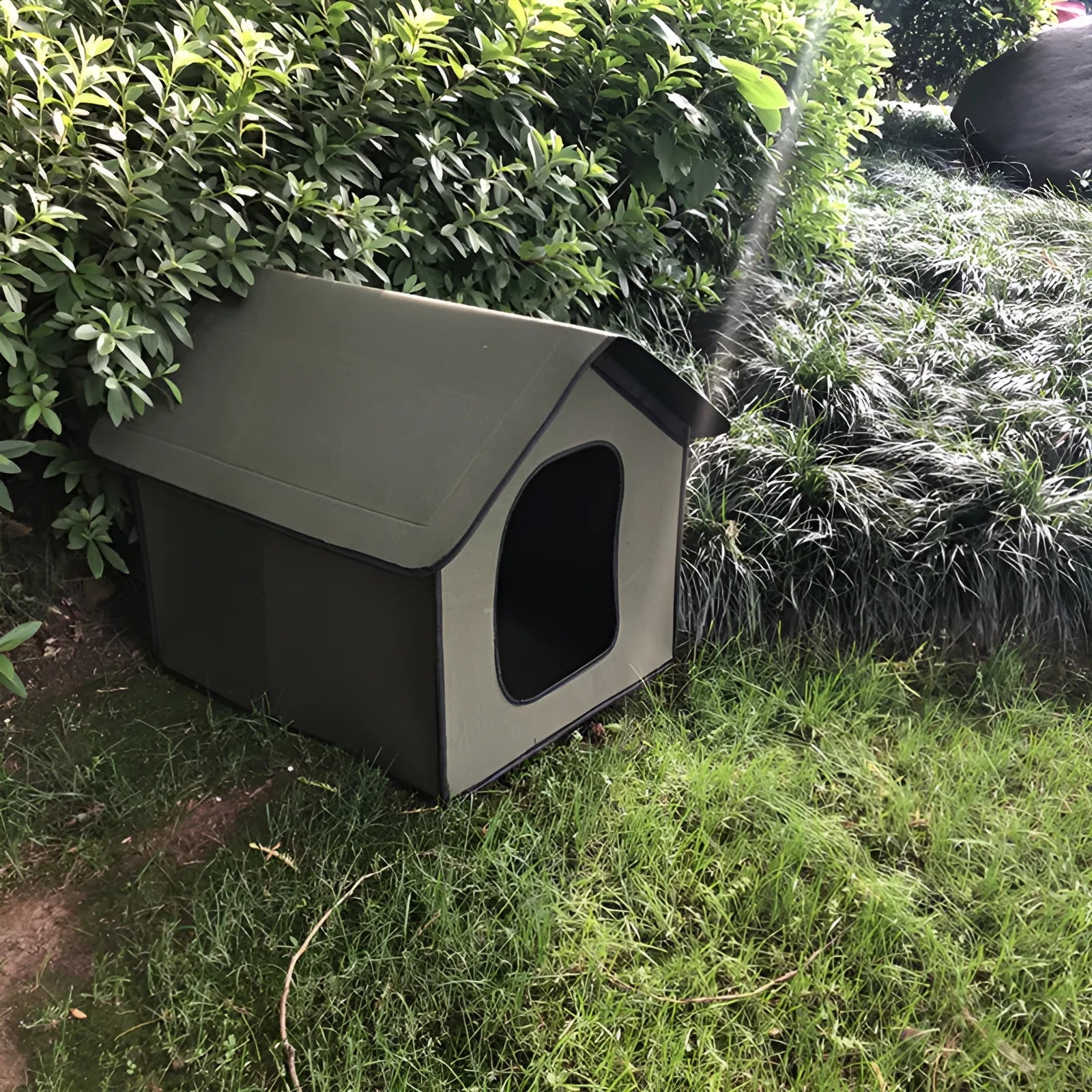 Outdoor waterproof dog kennel in army green chemical fibre, size L, with optional door curtain