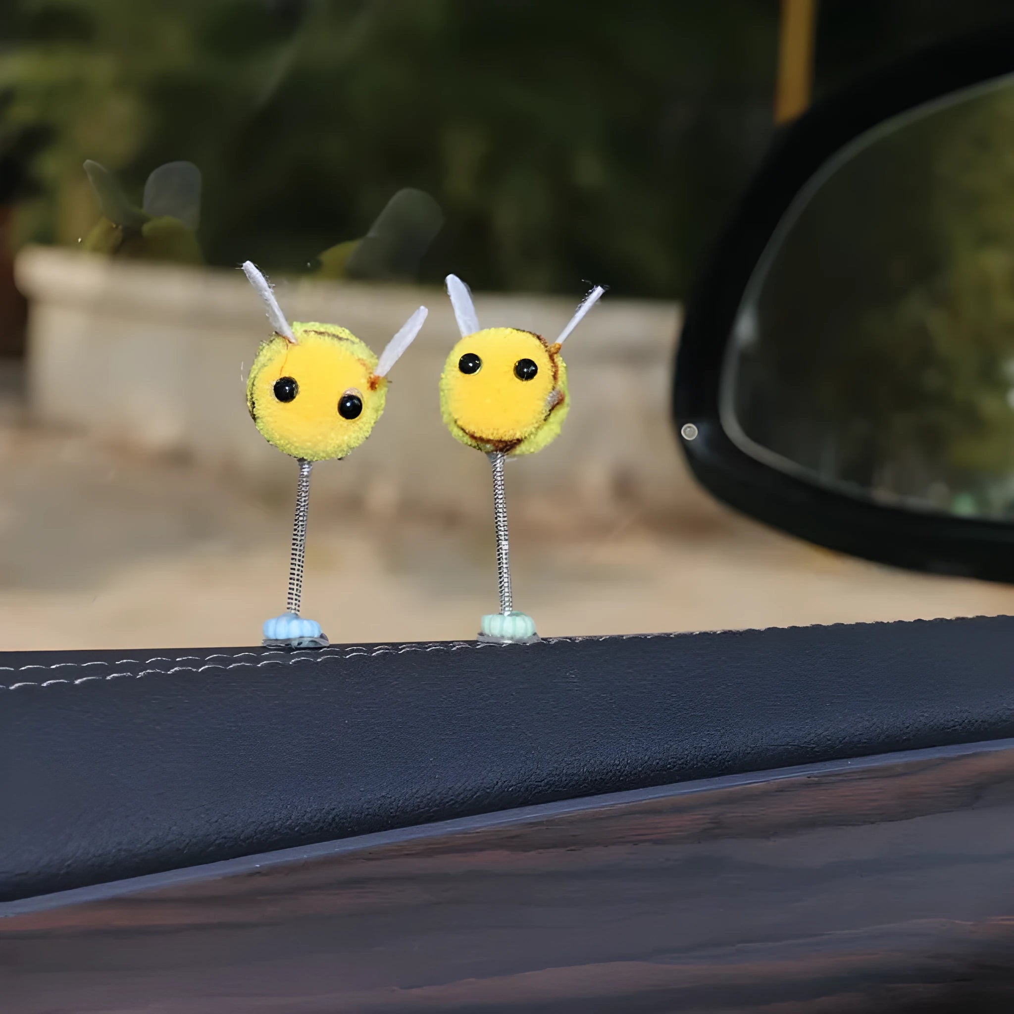 3cm spring bee car decoration made from fur ball material with cartoon design
